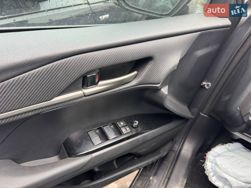 Седан Toyota Camry 2024 в Львові