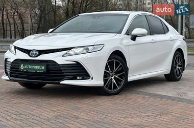 Седан Toyota Camry 2021 в Киеве