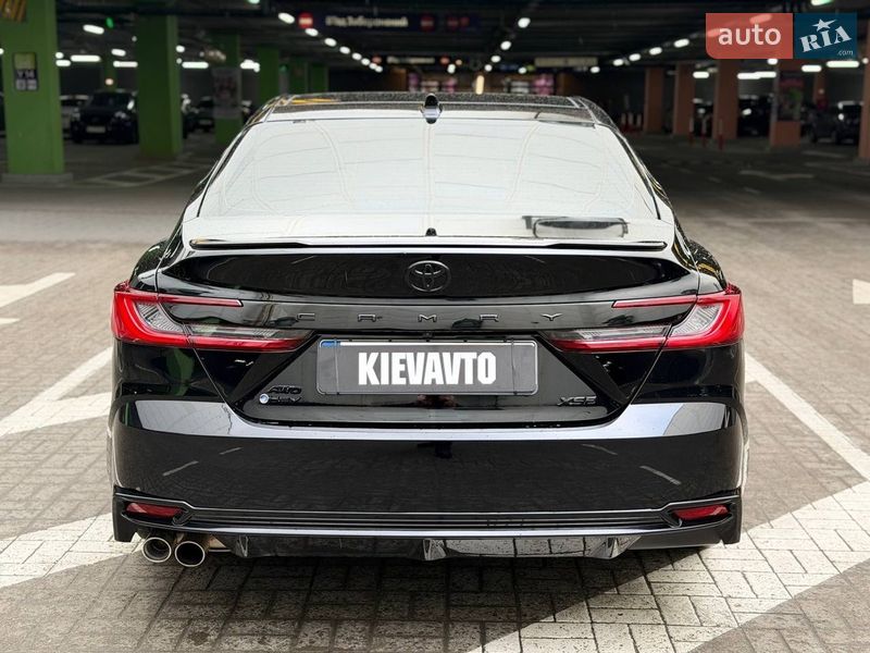 Седан Toyota Camry 2024 в Києві