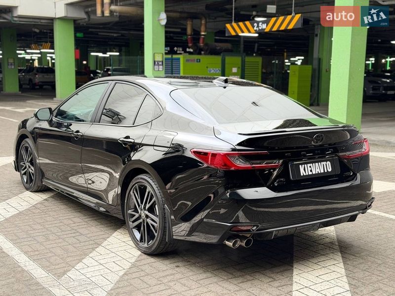 Седан Toyota Camry 2024 в Києві