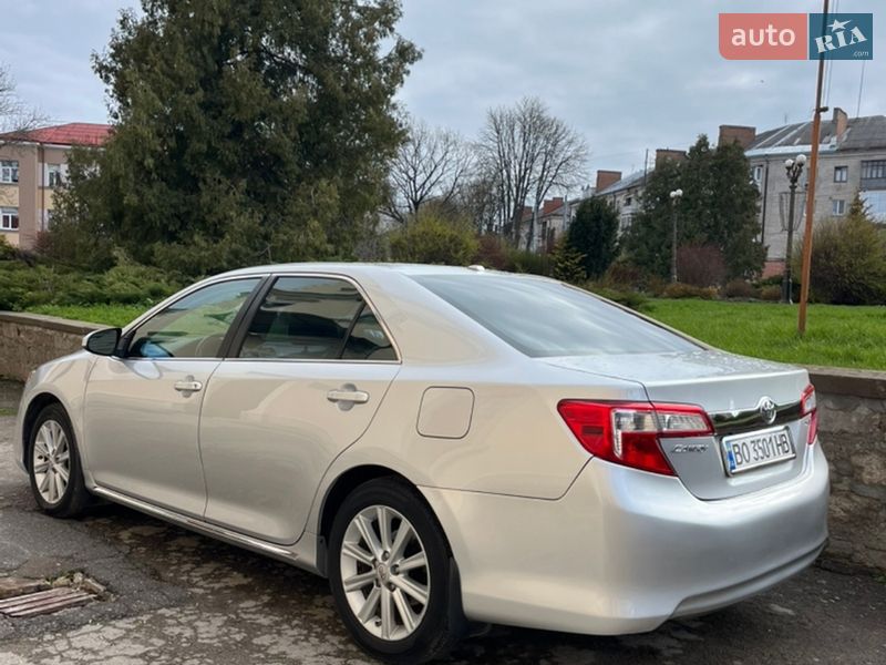 Седан Toyota Camry 2012 в Тернополе