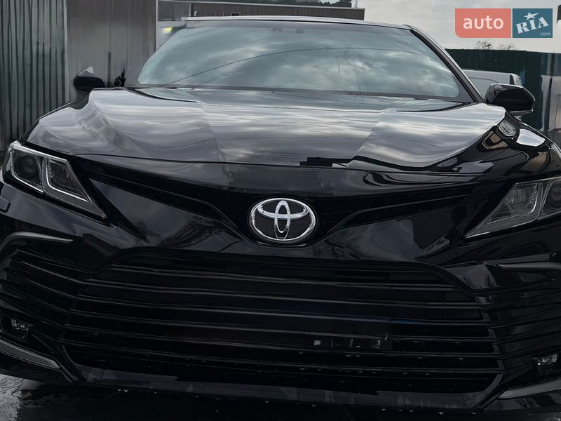 Седан Toyota Camry 2023 в Киеве