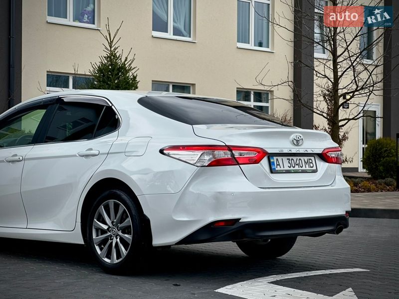 Седан Toyota Camry 2020 в Києві