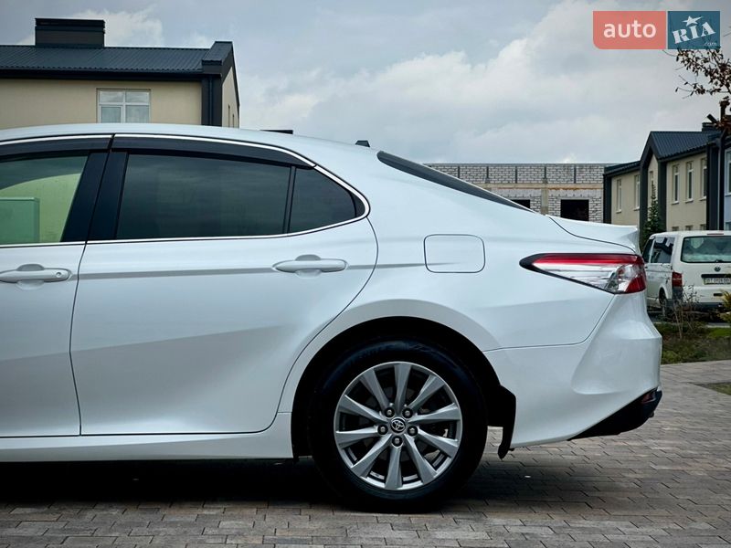 Седан Toyota Camry 2020 в Києві