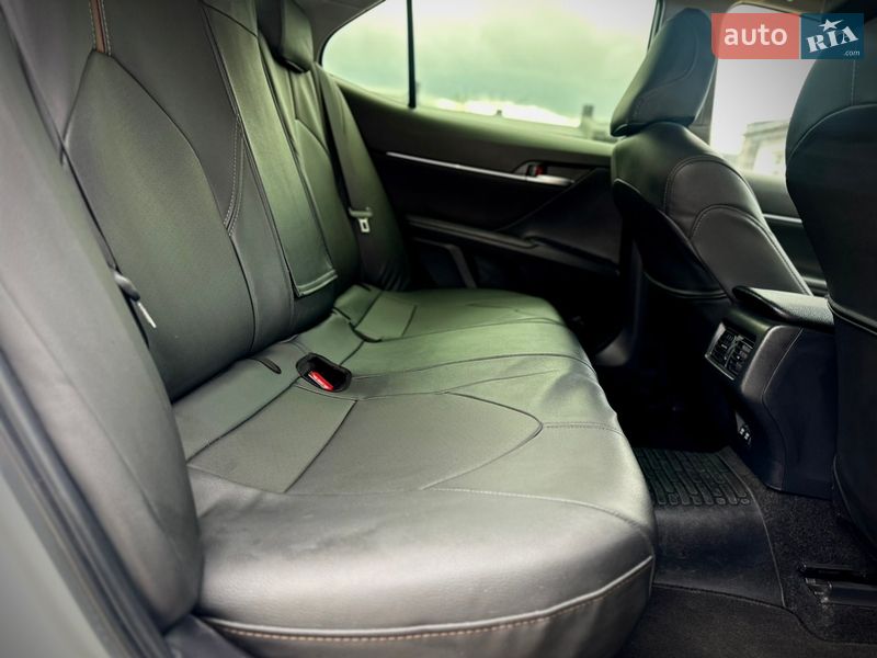 Седан Toyota Camry 2020 в Києві