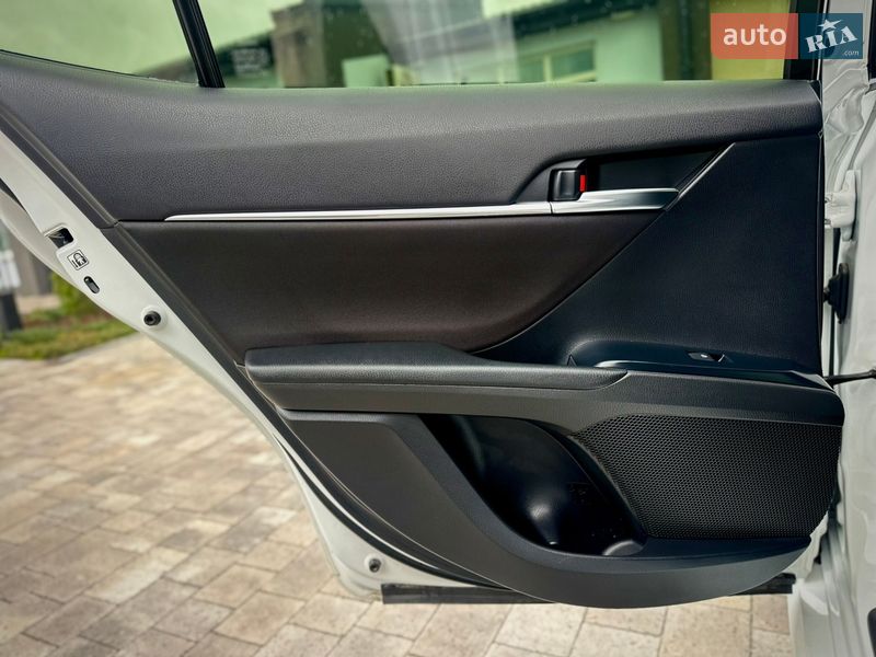 Седан Toyota Camry 2020 в Києві