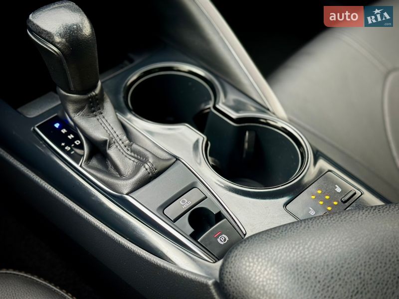 Седан Toyota Camry 2020 в Києві