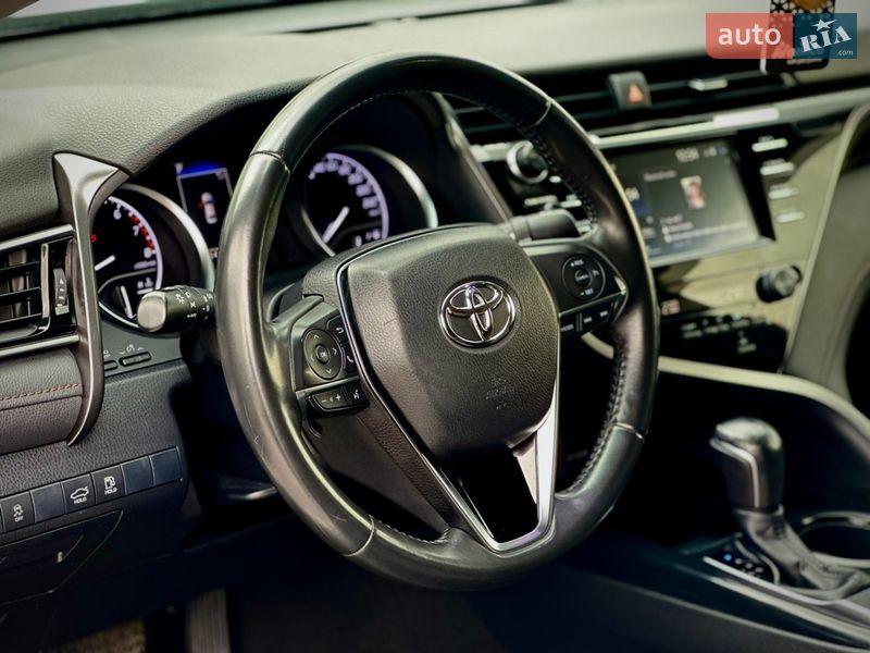 Седан Toyota Camry 2020 в Києві