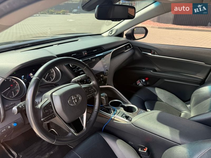 Седан Toyota Camry 2017 в Киеве