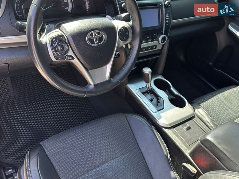 Седан Toyota Camry 2014 в Днепре