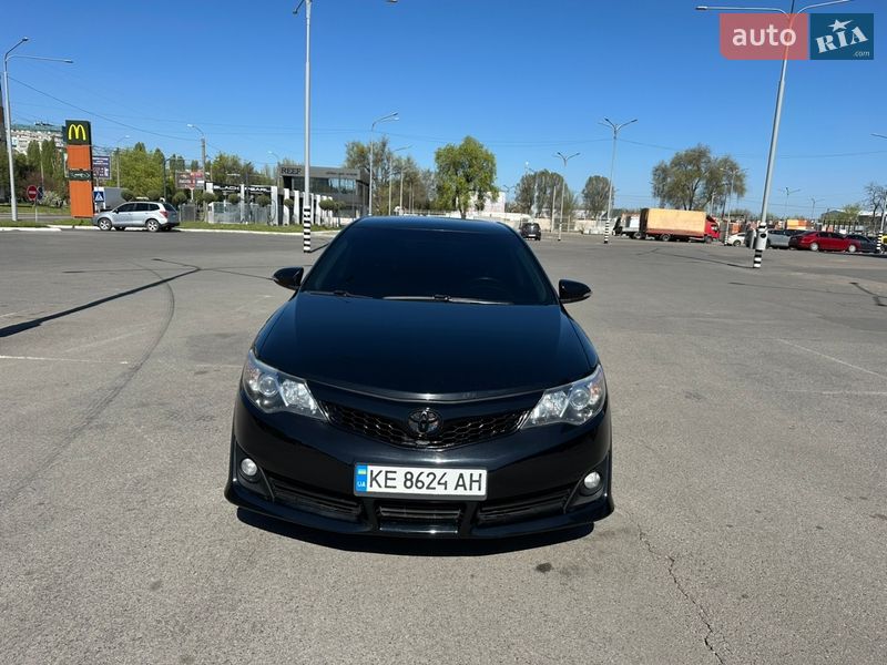 Седан Toyota Camry 2014 в Днепре