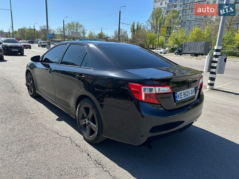 Седан Toyota Camry 2014 в Днепре