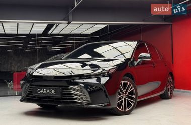 Седан Toyota Camry 2025 в Києві