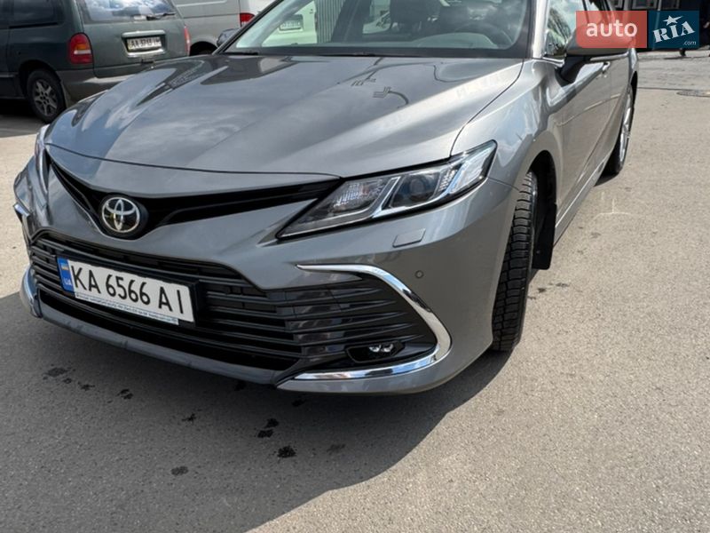 Седан Toyota Camry 2023 в Киеве