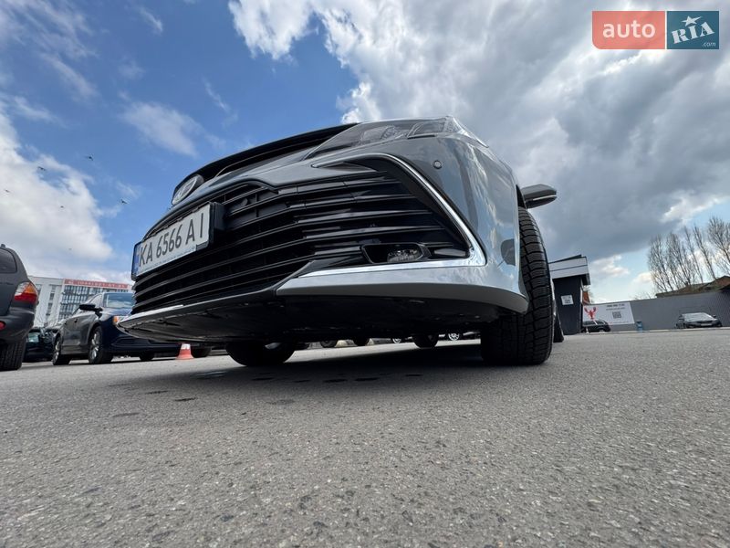 Седан Toyota Camry 2023 в Киеве