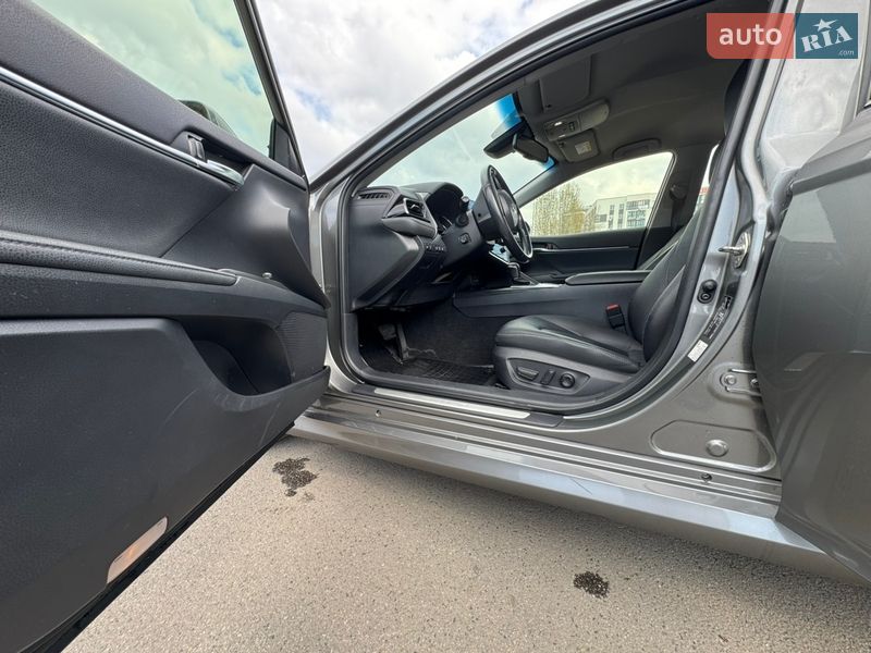 Седан Toyota Camry 2023 в Киеве