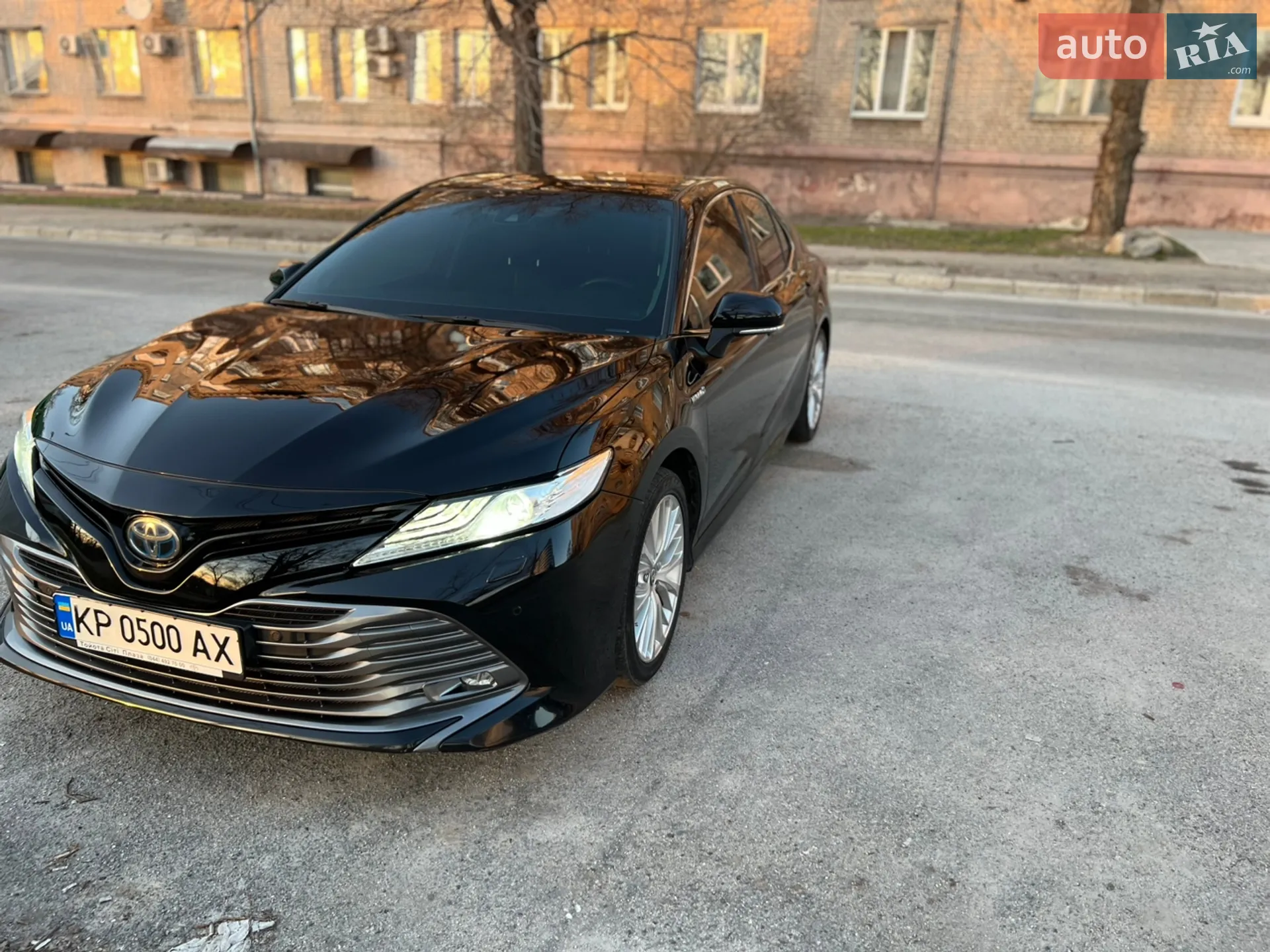 2020 Toyota Camry - мініатюра 2