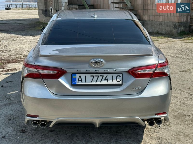 Седан Toyota Camry 2019 в Ржищеві