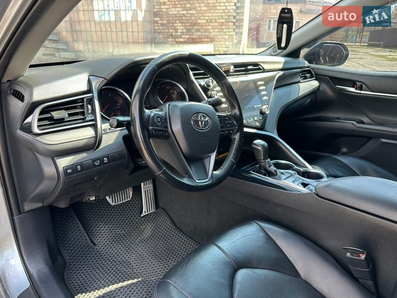 Седан Toyota Camry 2019 в Ржищеві