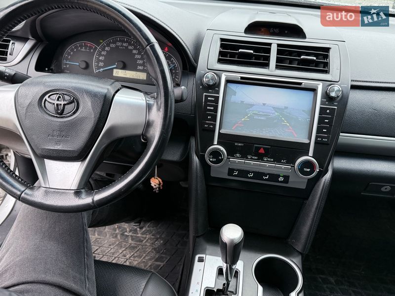 Седан Toyota Camry 2014 в Киеве