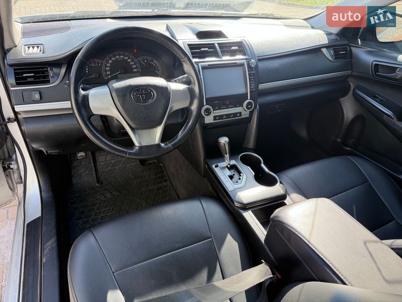 Седан Toyota Camry 2014 в Киеве