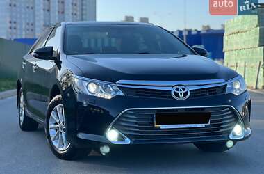 Седан Toyota Camry 2015 в Киеве