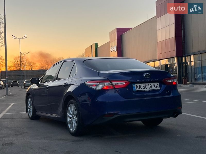 Седан Toyota Camry 2017 в Киеве