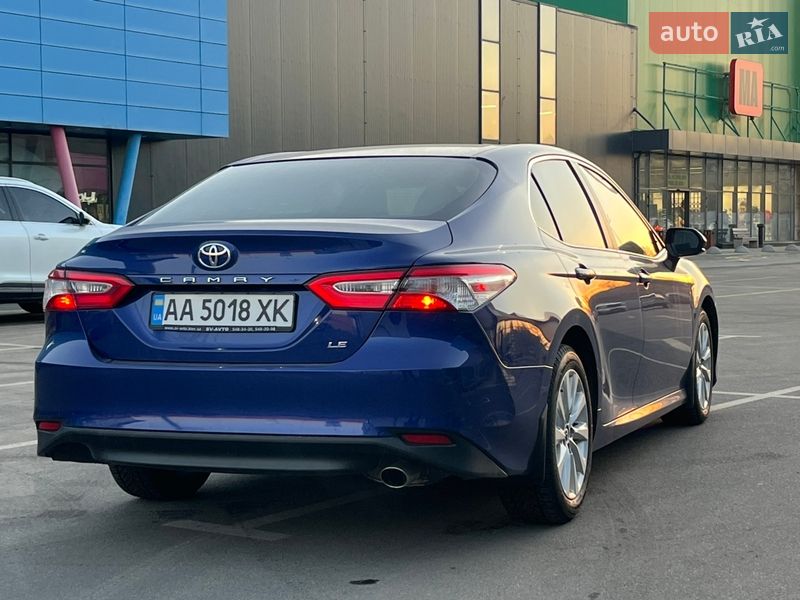 Седан Toyota Camry 2017 в Киеве