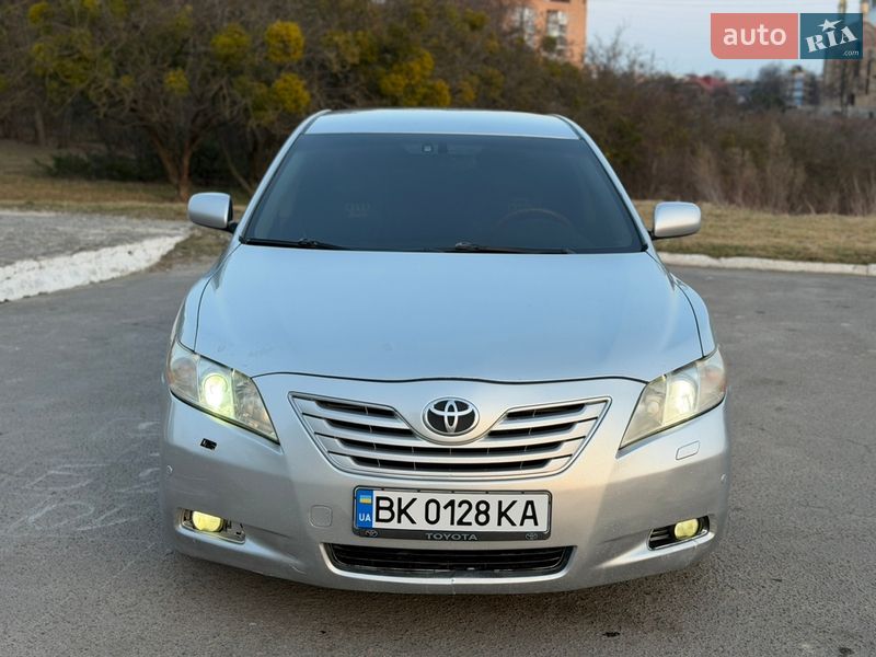 Седан Toyota Camry 2007 в Рівному