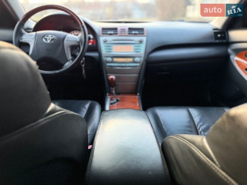 Седан Toyota Camry 2007 в Рівному
