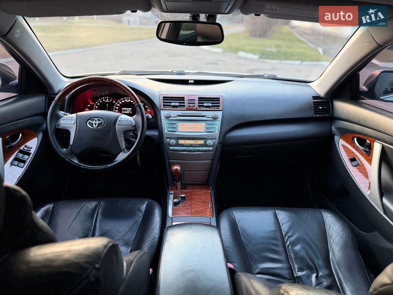 Седан Toyota Camry 2007 в Рівному