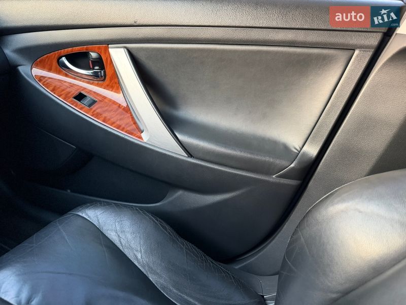 Седан Toyota Camry 2007 в Рівному