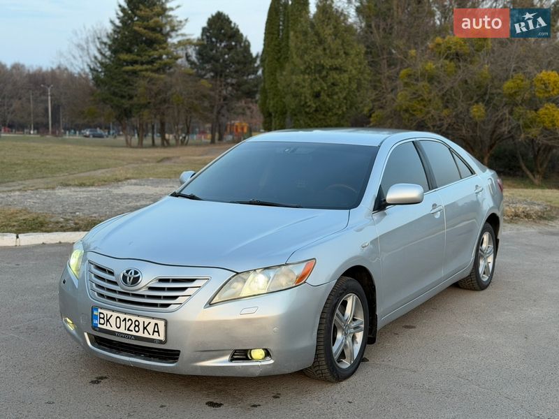 Седан Toyota Camry 2007 в Рівному