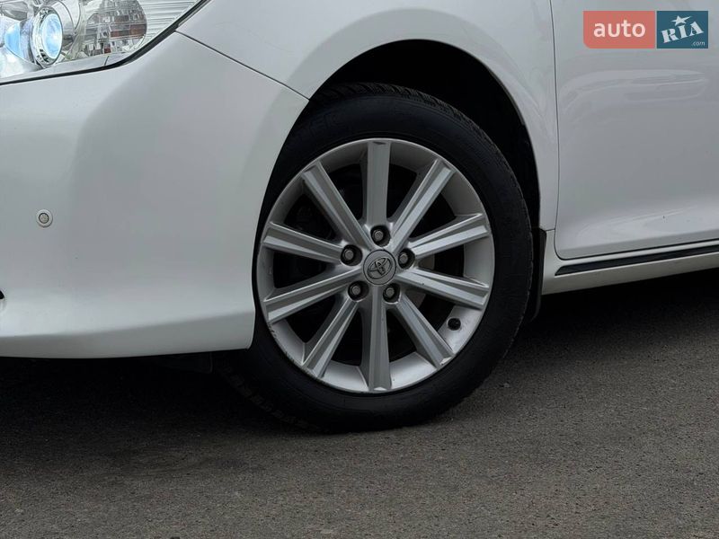 Седан Toyota Camry 2013 в Днепре
