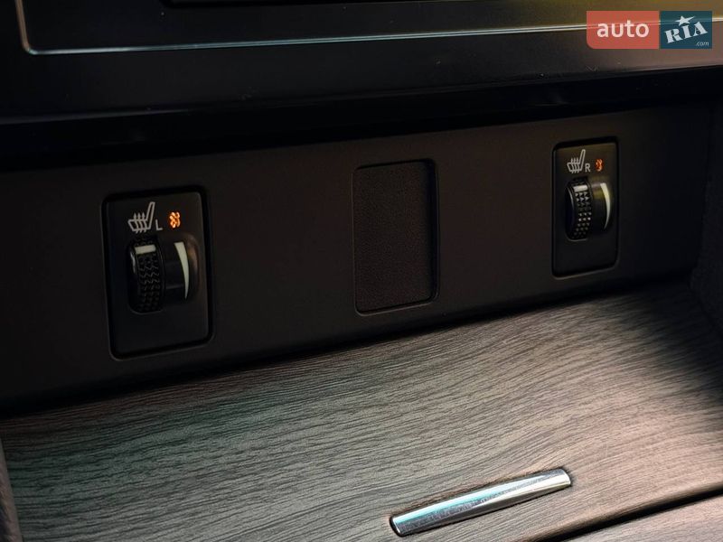 Седан Toyota Camry 2013 в Днепре