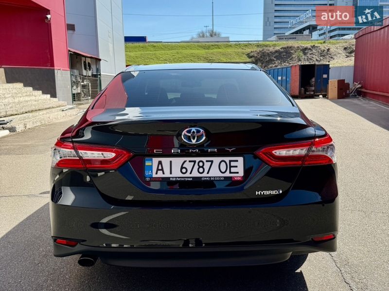 Седан Toyota Camry 2020 в Киеве