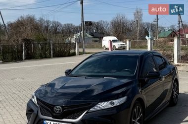 Седан Toyota Camry 2019 в Сторожинці