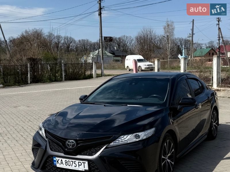 Toyota Camry 2019