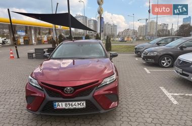 Седан Toyota Camry 2018 в Киеве