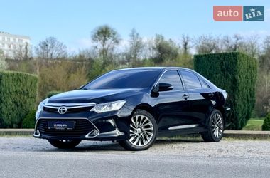 Седан Toyota Camry 2017 в Днепре