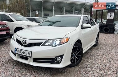 Седан Toyota Camry 2014 в Полтаве