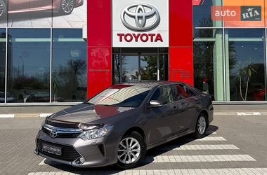 Седан Toyota Camry 2017 в Запоріжжі