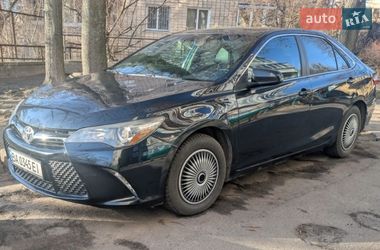 Седан Toyota Camry 2016 в Києві