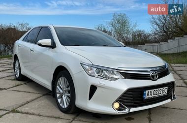 Седан Toyota Camry 2015 в Киеве