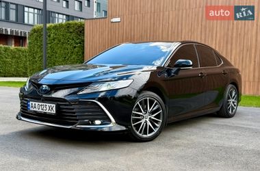 Седан Toyota Camry 2021 в Києві