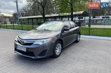 Седан Toyota Camry 2014 в Киеве