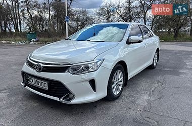 Седан Toyota Camry 2016 в Гадяче