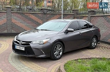 Седан Toyota Camry 2015 в Києві