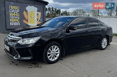 Седан Toyota Camry 2015 в Ирпене