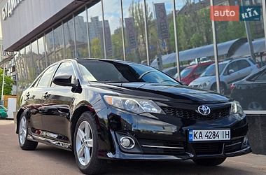 Седан Toyota Camry 2013 в Києві